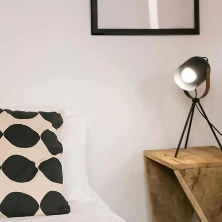 Estudio Com Terraco Junto Ao Lx Factory *