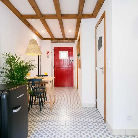 Estudio Com Terraco Junto Ao Lx Factory Daire