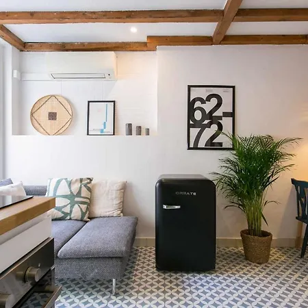 Estudio Com Terraco Junto Ao Lx Factory * Lisboa